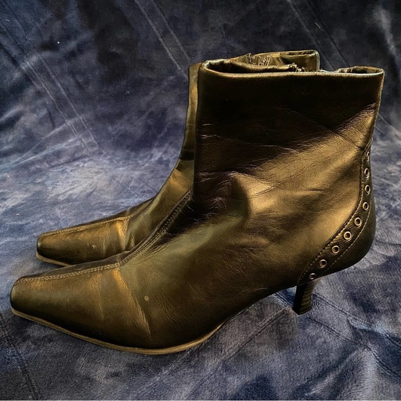 Liz Claiborne Flex Black Lucent Pointed Toe Ankle Boots - Picture 1 of 7